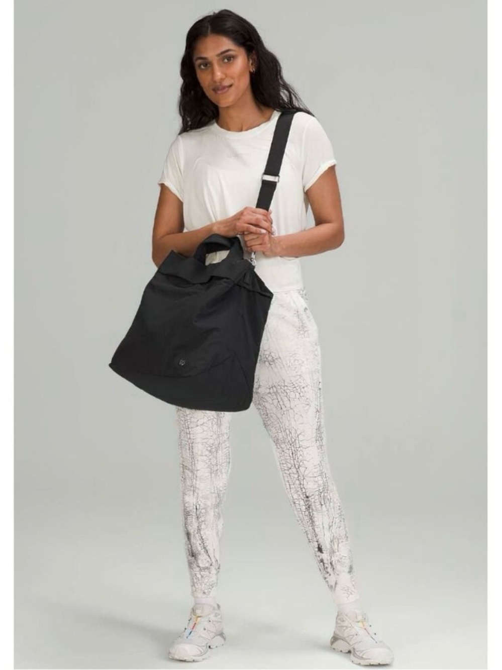Lululemon On My Level Bag 2.0 19L
Black OS Convertible Shoulder Tote Bag